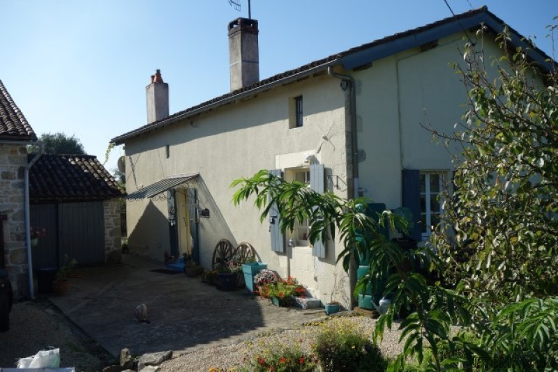 Two Bedroom House And Three Bedroom.. - 2