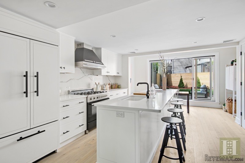 4 bedroom Town House For Sale: 343.. - 2