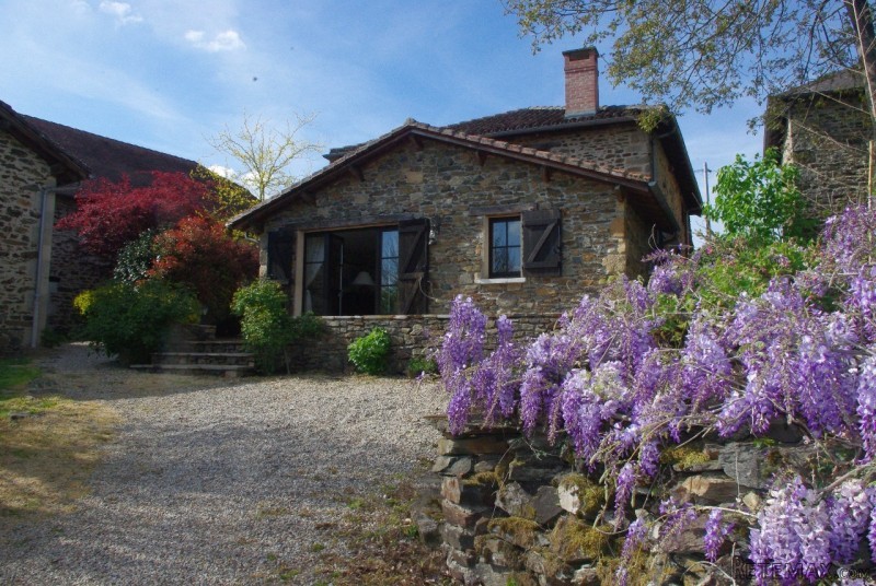 Nicely Renovated Country House