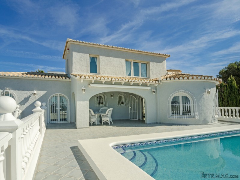 2 Bedrooms - Villa - Alicante - For Sale