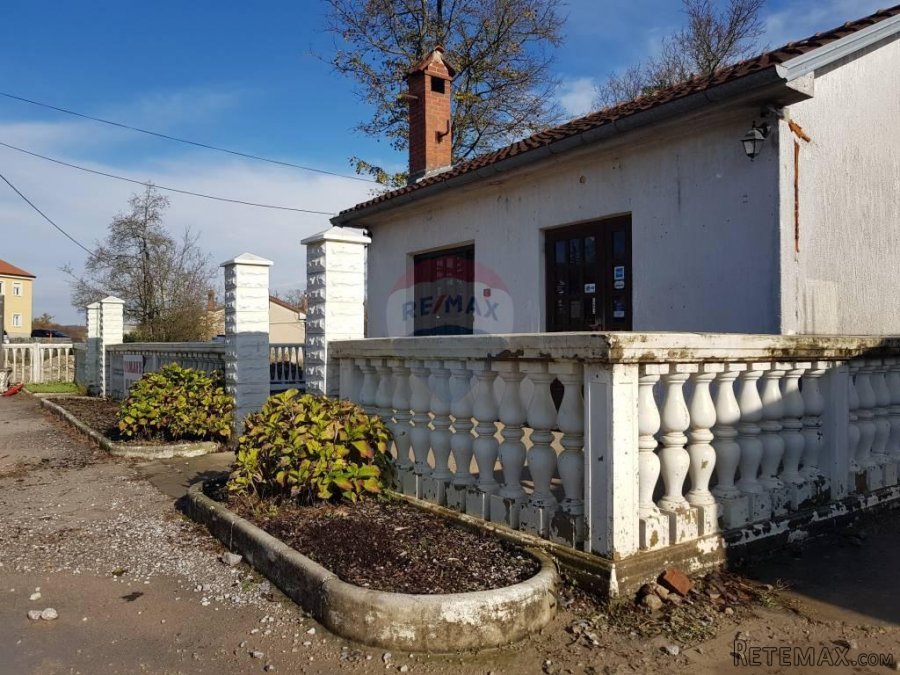 PERMANI - VELIKO IMANJE SA GRAĐEVINSKIM ZEMLJIŠTEM
