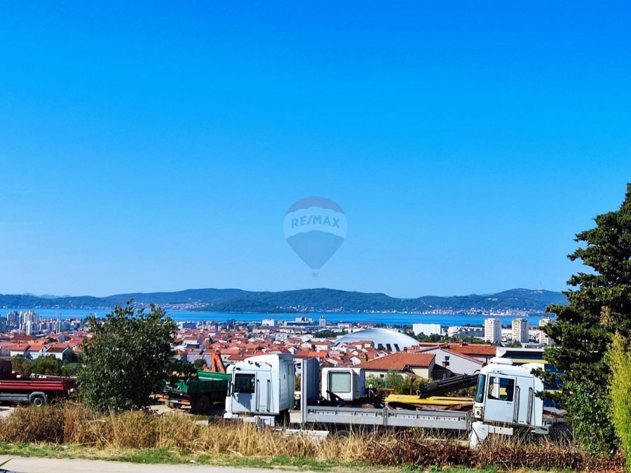 Zadar, Bili brig, poslovni prostor sa građevinskim terenom n - 9