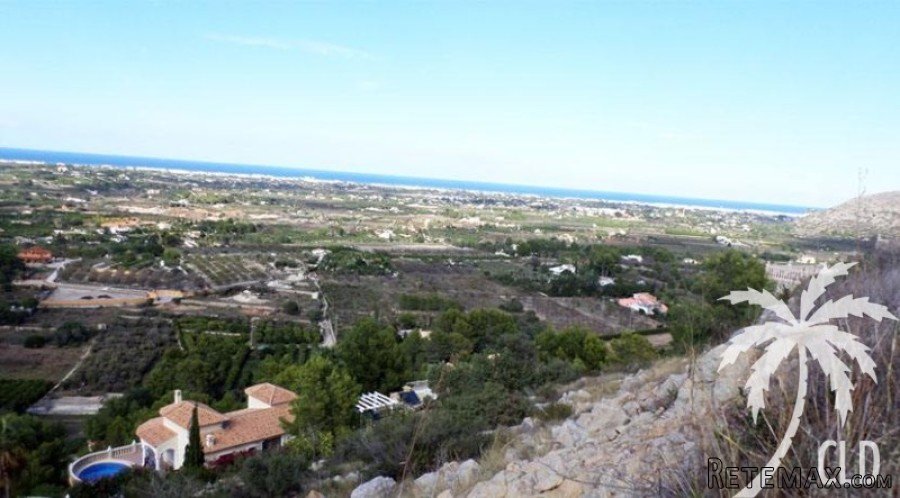 Well located building plot with a surface of 1,350 m2.. - 2