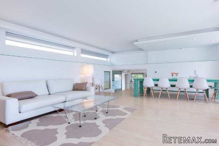 Fantastic beachfront home. Consists of basement and ground.. - 3