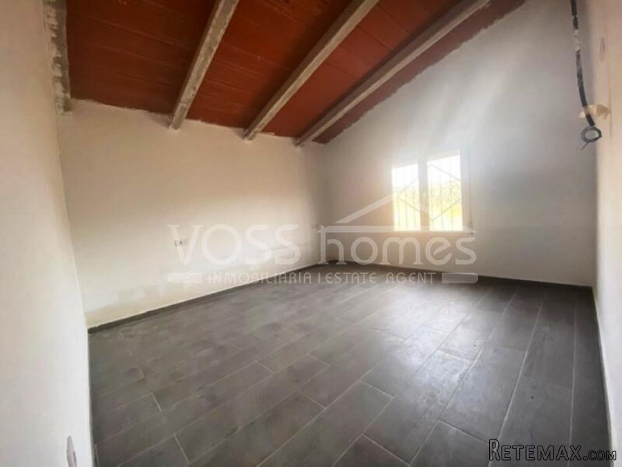 NEW LISTING - Great country property of 72m² built on a.. - 13