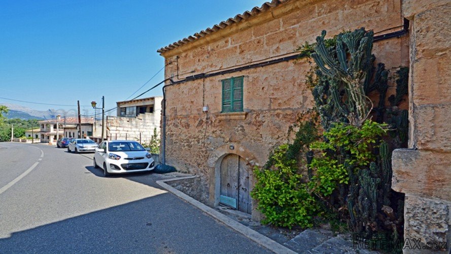 Townhouse to reform in Buger, lots of nice features plus a..