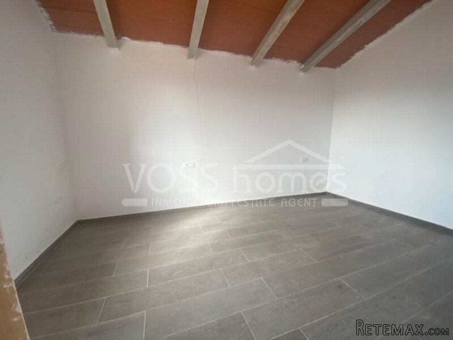 NEW LISTING - Great country property of 72m² built on a.. - 14