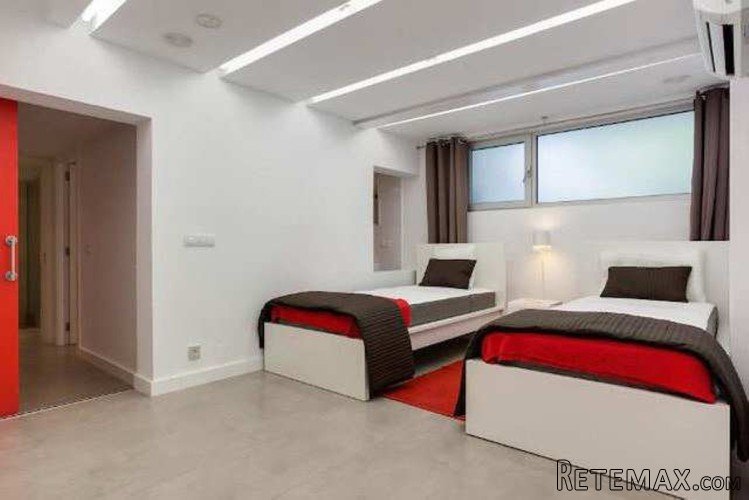Fantastic beachfront home. Consists of basement and ground.. - 5