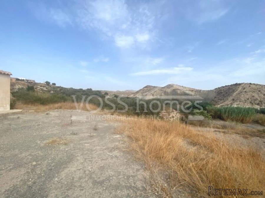 NEW LISTING - Great country property of 72m² built on a.. - 16