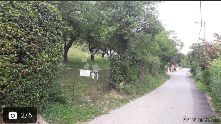 Sesvete, građ. zemljište 1800m2, postojeći objekt 30 m2