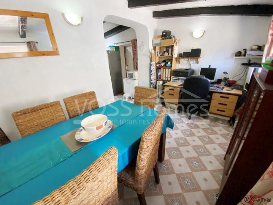 EXCLUSIVE TO VOSS HOMES - A charming, renovated country.. - 20