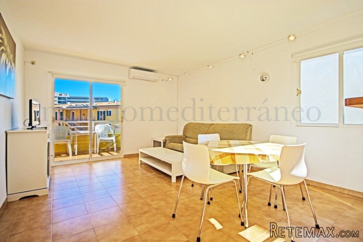 Property ideal for holidays. This top floor is located only..