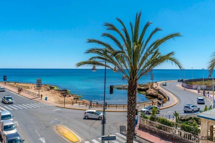 This beautiful apartment on the 2nd floor is located..
