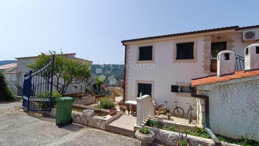 Kuća s 4 apartmana - Marina