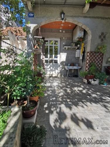 OBITELJSKA STAMBENA KUĆA USELJIVA ODMAH