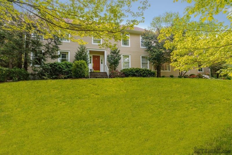 4 bedroom House For Sale: 22 Knapp Road..