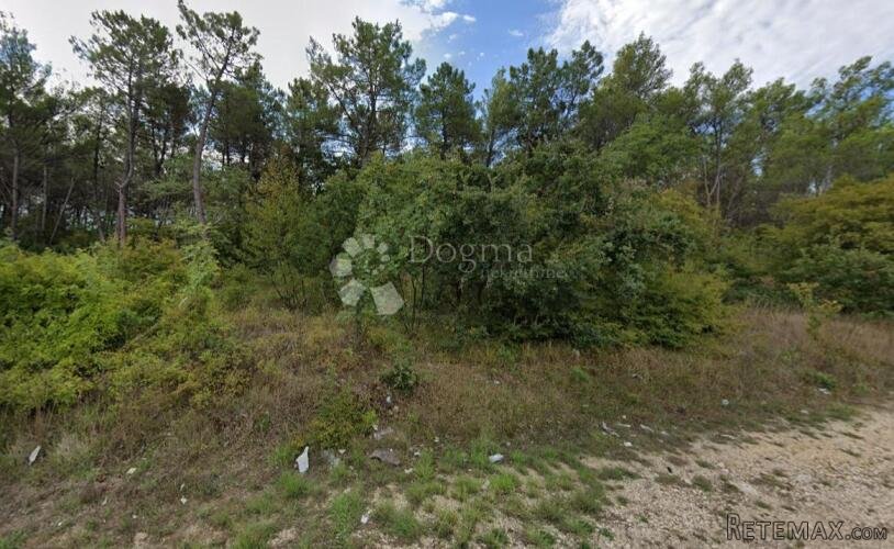 Poljoprivredno zemljište 22.336 m², blizina građevinske zone