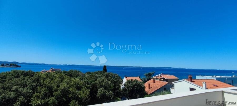 PETRČANE - Troetažni stan B3 u novogradnji