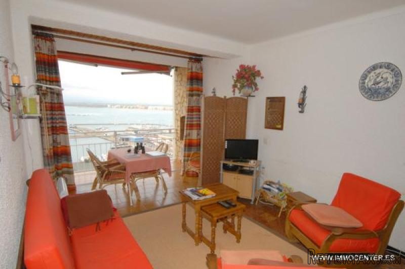 ROSES: Beautiful penthouse apartment..