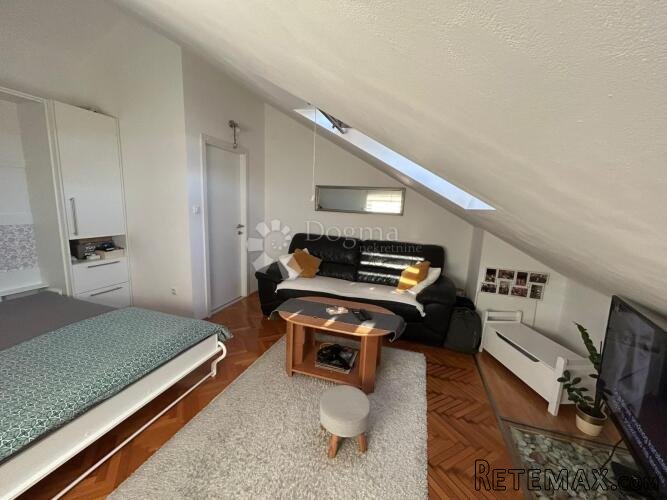 TROGIR – POTKROVLJE, 2S STAN, PARKING, ODLIČNA LOKACIJA - 2