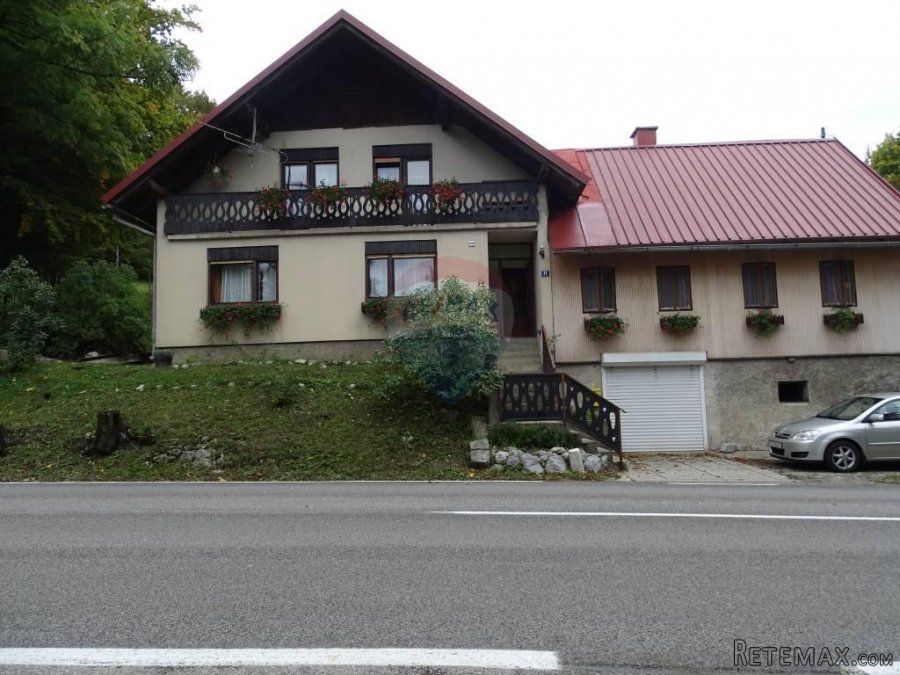 KUPJAK - dvije kuće