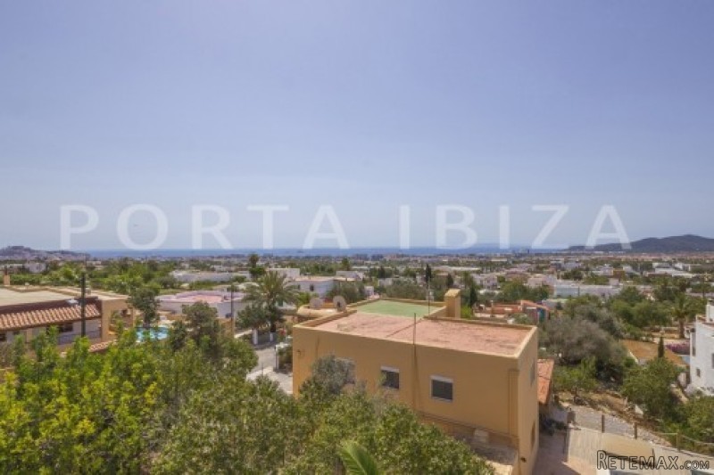 Spacious villa in preferred location - 2