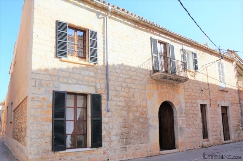 Refurbished manor house in the centre..