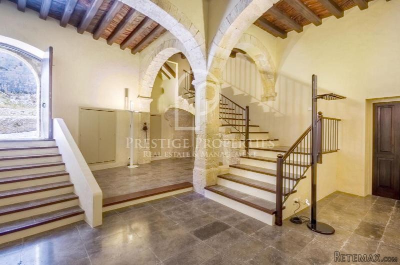 Historic and elegant 17th century..