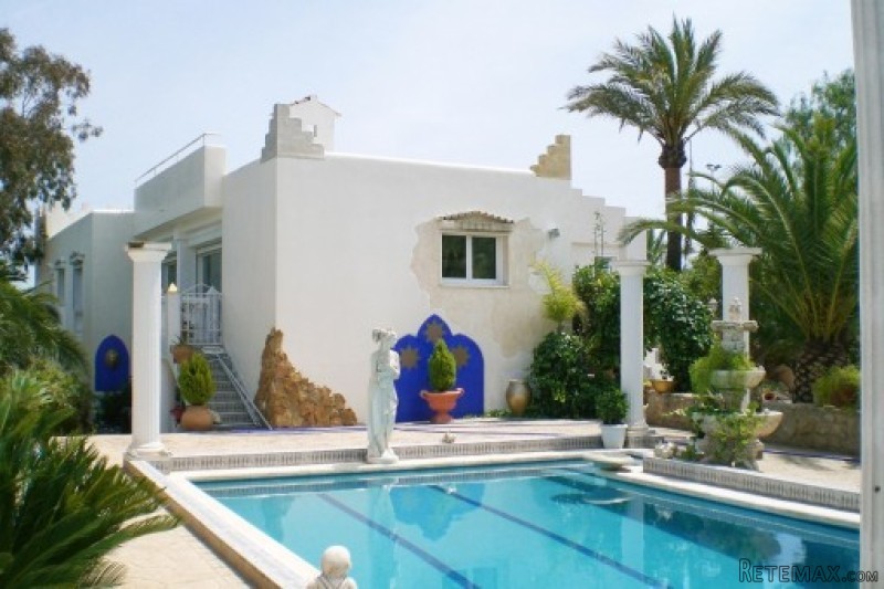 One-family house with beautiful garden