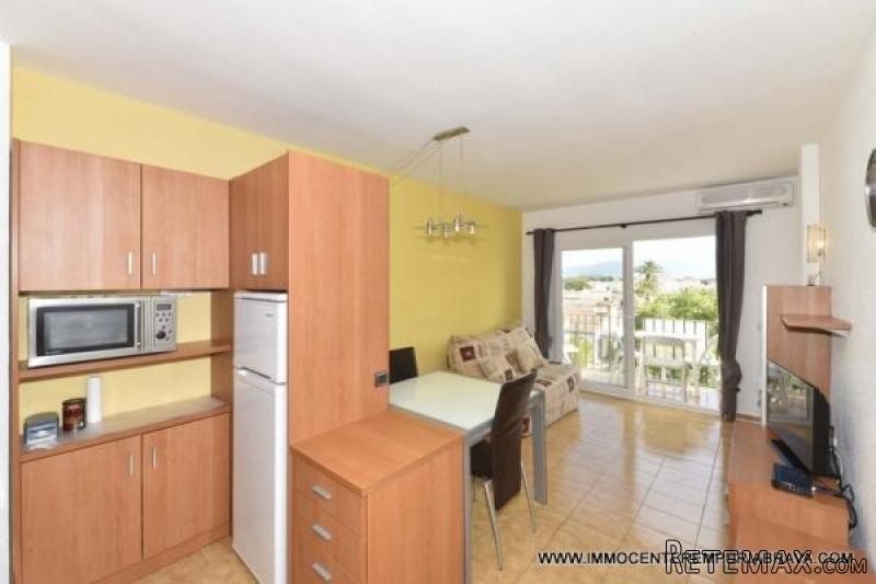 EMPURIABRAVA: Nice studio with cabin.. - 2