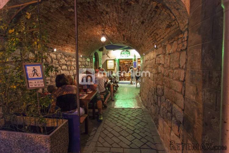 Otok Cres, Grad Cres, kuća s restoranom, apartmanima i.. - 3