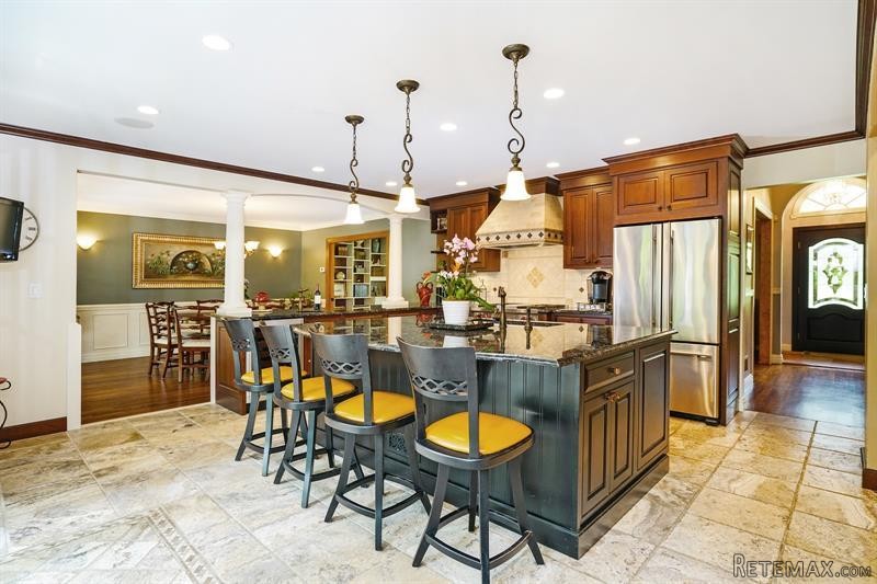 5 bedroom House For Sale: 58 Winslow.. - 2