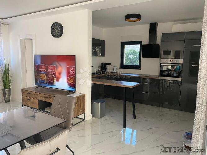 SRIMA - luksuzna apartmanska kuća nadomak mora