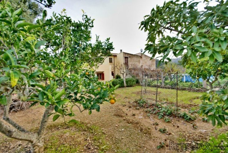 Quiet semi detached country house in the country of..