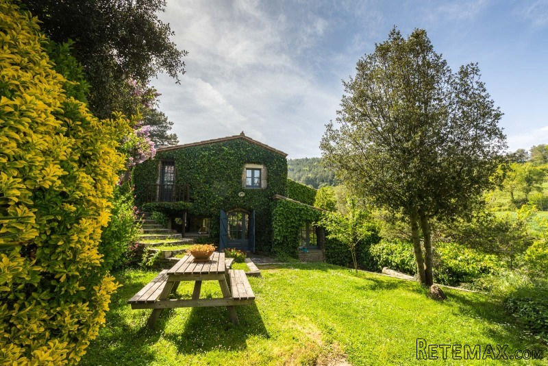 Charming Masia for sale surrounded by..
