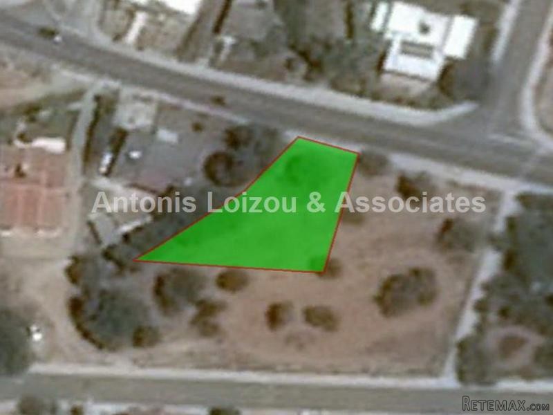 Plot in Kissonerga with sea view next..