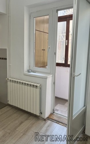 Prodajem dvosoban stan na Savskom Trgu - 9