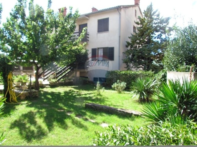 KUĆA 296 m2 U PULI 300 m OD PLAŽE