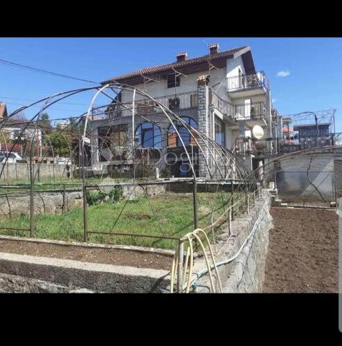KUĆA NA GRBCIMA SA VELIKIM POTENCIJALOM!!!