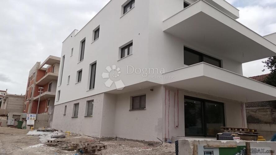 PREKRASAN STAN U VODICAMA, DALMACIJA, VAŠA OAZA U SRCU GRADA - 2