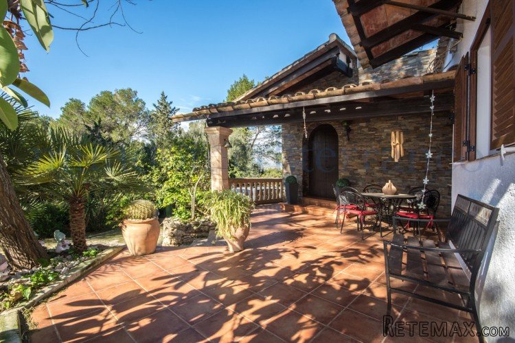 Villa within walking distance to the lovely small village..