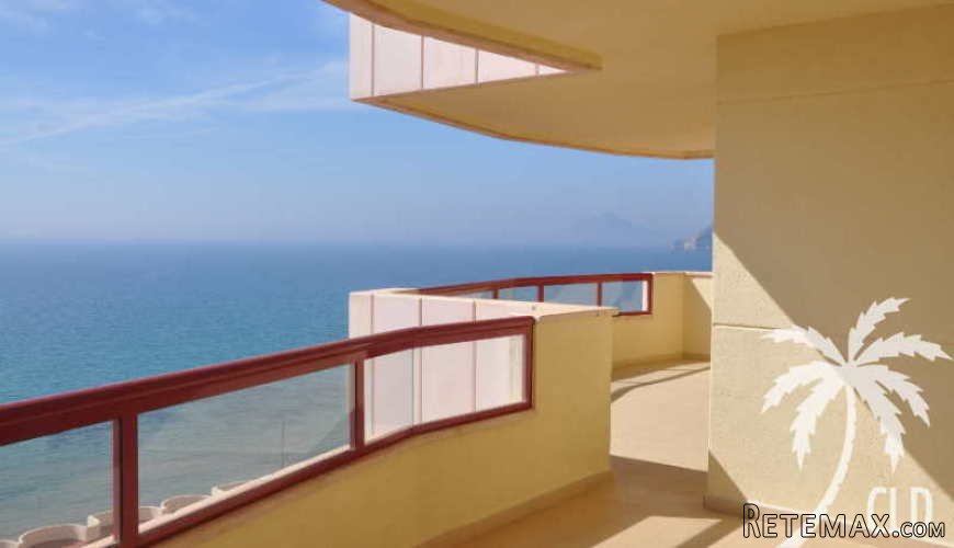 The apartment was renovated in 2014, has magnificent sea.. - 3