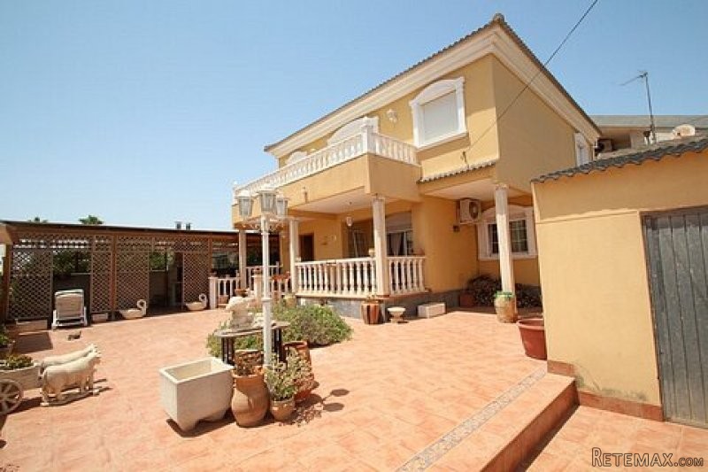 * 4 Bed Detached Villa in La Regia