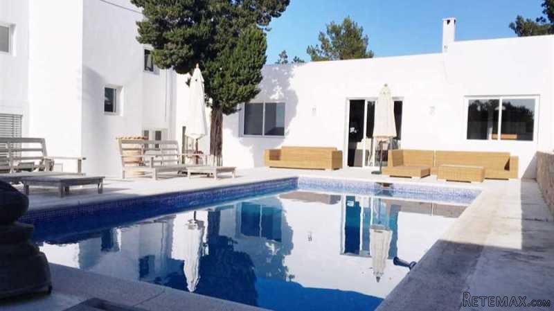 Beautiful villa in two units totaly..