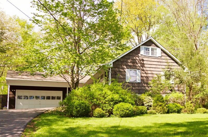 5 bedroom House For Sale: 94 Valley..