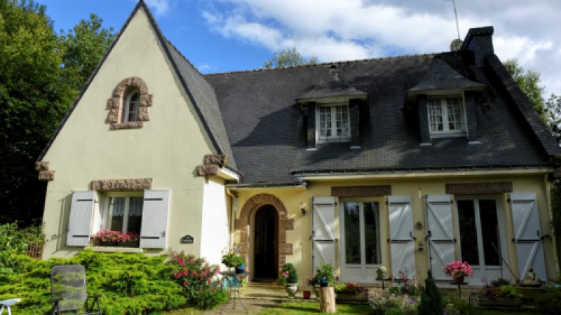 Impressive 6 Bed Detached House