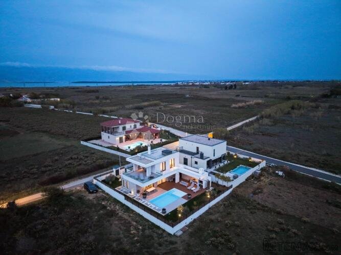 Luksuzna vila u Privlaci s pogledom na more i uređenim vrtom - 2