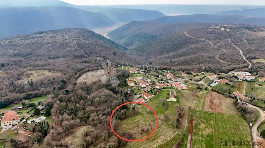 EKSKLUZIVNO! Građevinsko zemljište u Labinu!