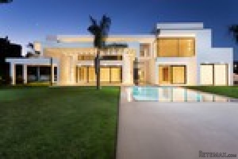 5 Bedrooms - Villa - Malaga - For Sale