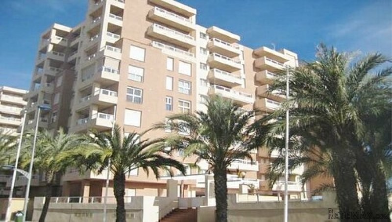 HUGE 2 BED APARTMENT BY THE BEACH